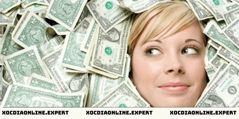 Alt: Hình ảnh minh họa về trò chơi xóc đĩa với các quân vị và bát úp